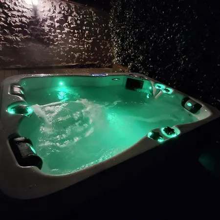 Le D'adélaïde Son Jacuzzi Privé Andillac