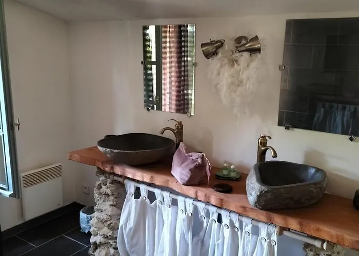 Le D'adélaïde Son Jacuzzi Privé Apartamento Andillac