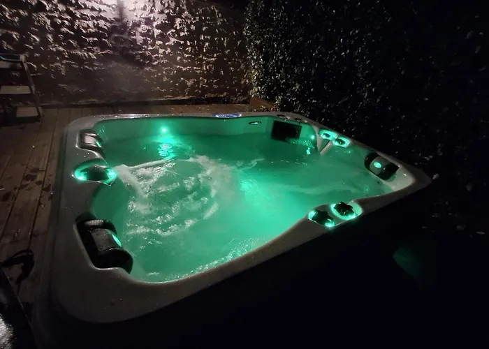 Le D'adélaïde Son Jacuzzi Privé Andillac